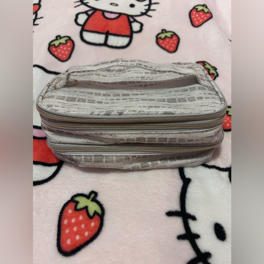 3 Layer Cosmetic Bag!!